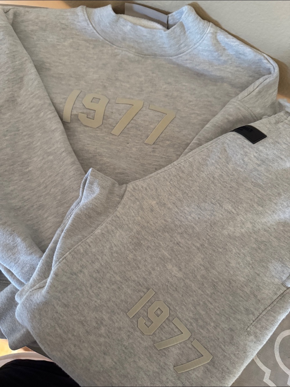 Essentials Kids Light Grey '1977' Sweatshirt & Jogger Pajama Set